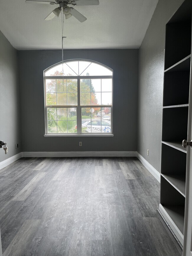 Building Photo - 2021 Nand Dr