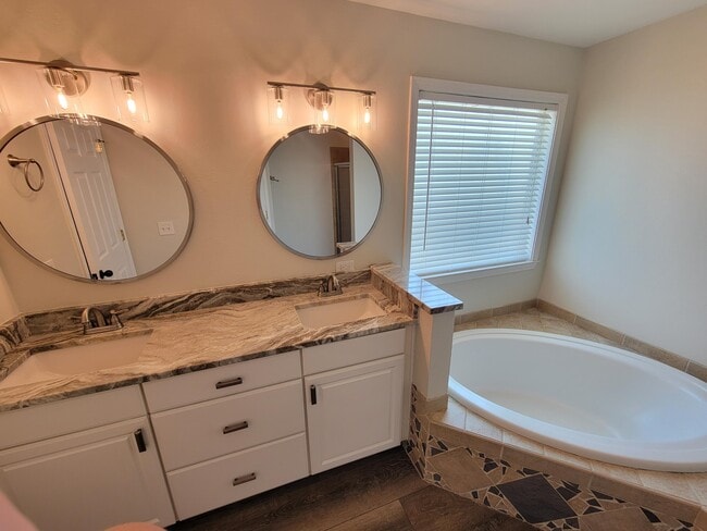 Building Photo - 3808 Saber Tooth Cir