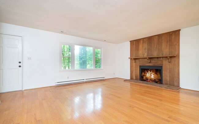 Building Photo - Sweet 3-Bedroom 2-Bathroom Home Less Than ...