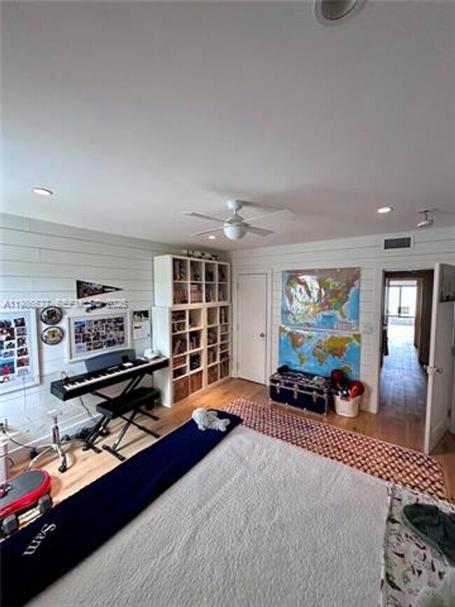 Building Photo - 166 Harbor Dr