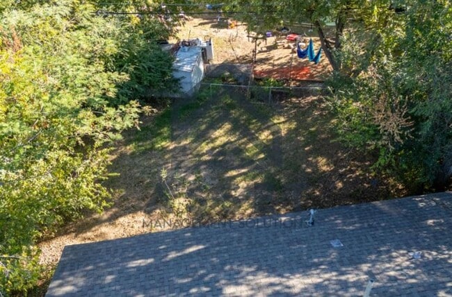 Building Photo - Cute 4 bedroom House