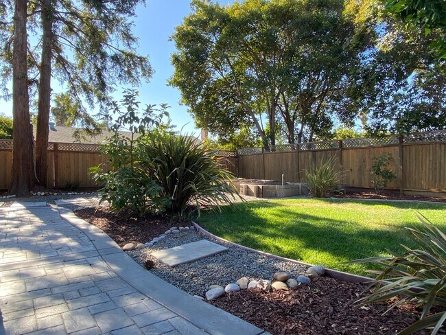 Building Photo - 363 El Portal Way