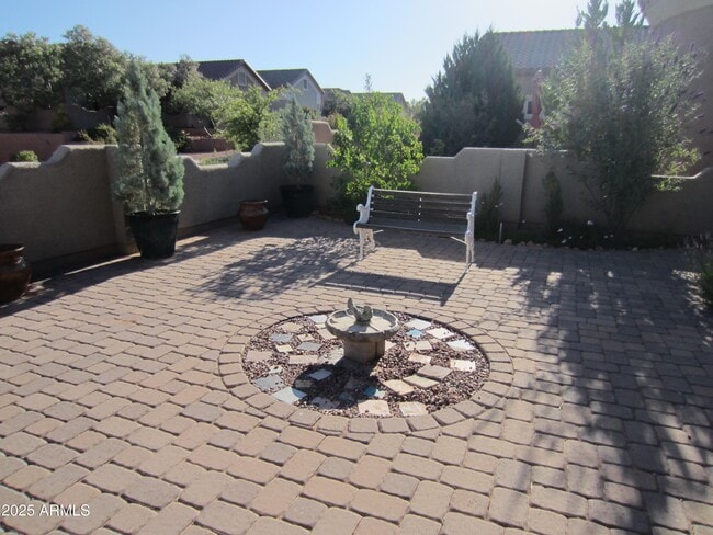 Building Photo - 5715 E la Privada Dr