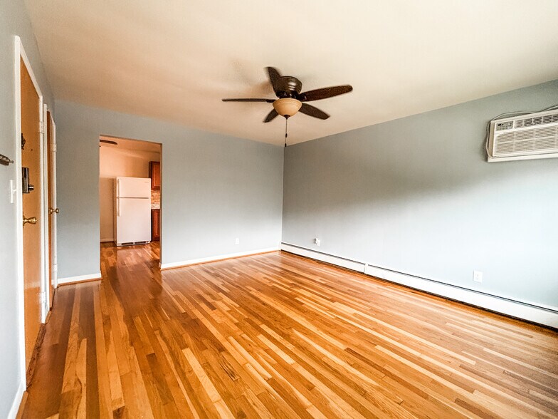 Building Photo - 3150 Schubert Ave