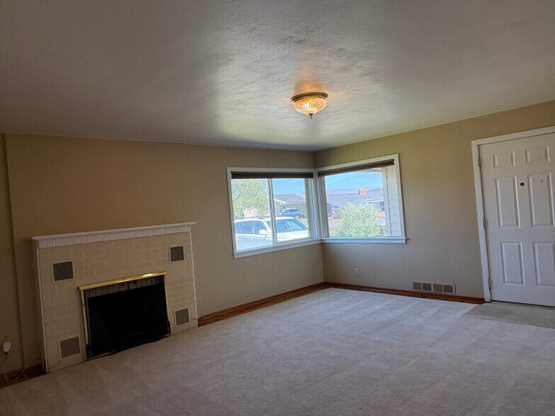 Building Photo - 501 Grandview Ave