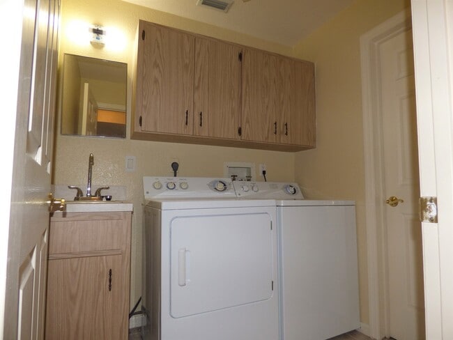 Building Photo - New York Section, Port Charlotte