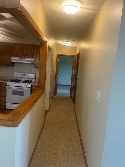 Building Photo - 550 W 75th St