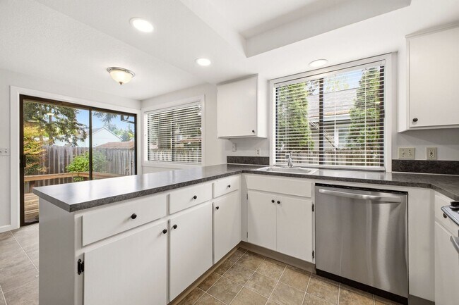 Building Photo - 17563 SW Granada Dr