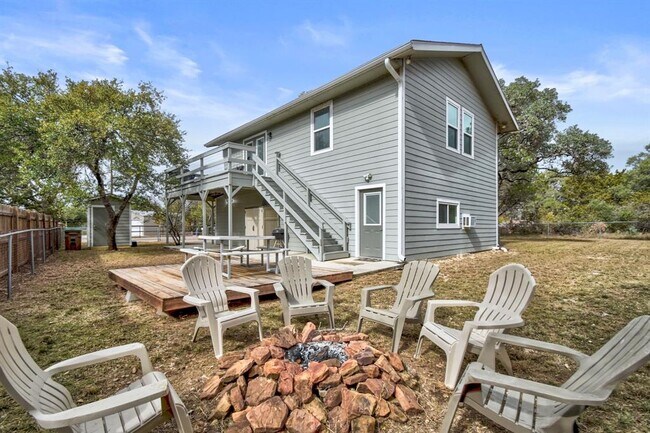 Building Photo - 2591 Lakeshore Dr