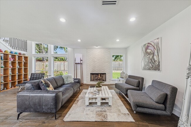 Building Photo - 7703 Bobbitt Ln