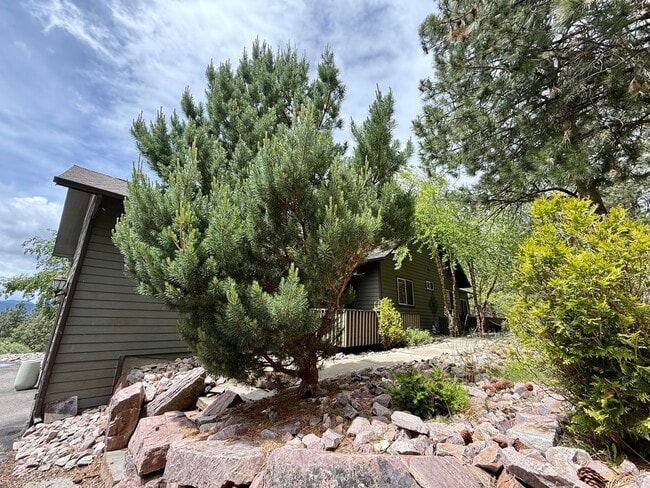 Building Photo - Spacious 4 Bed 3.5 Bath Home in Frenchtown!