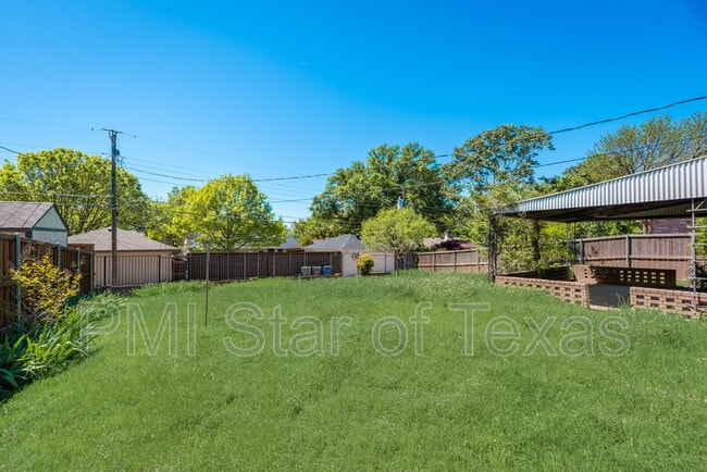 Building Photo - 11643 Rogue Way