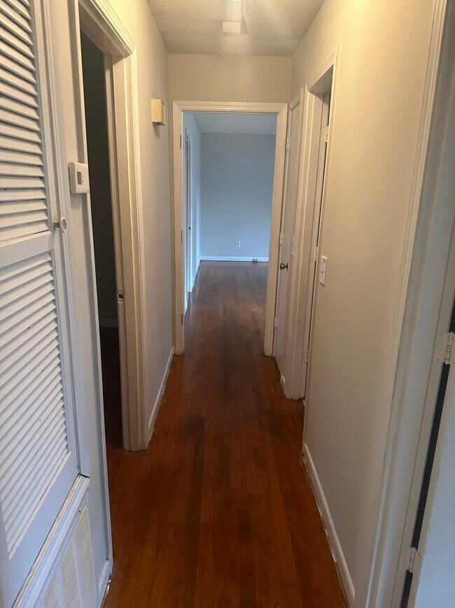 Building Photo - 908 Woodale Cir