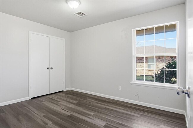 Building Photo - 11317 N Florida Ave