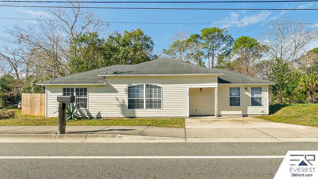 Primary Photo - 411 S St Johns St
