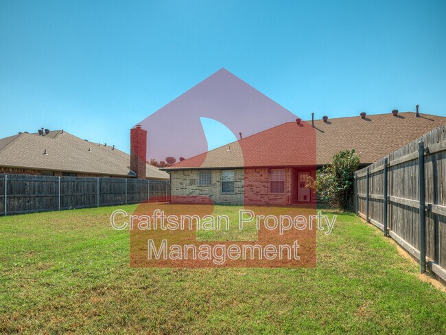Building Photo - 2707 Silvertree Dr