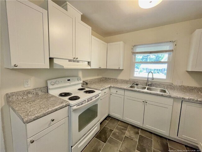 Building Photo - 717 Rockwood Dr