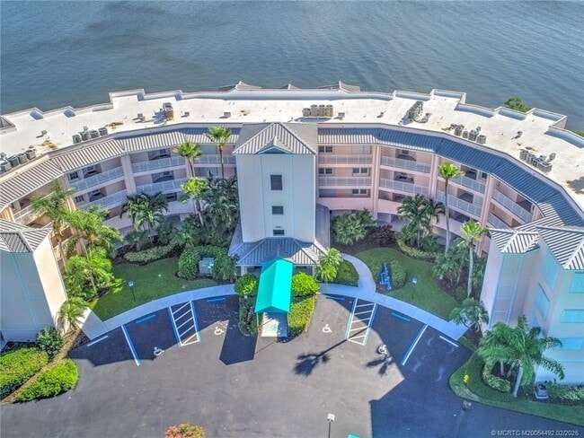 Building Photo - 5750 NE Island Cove Way