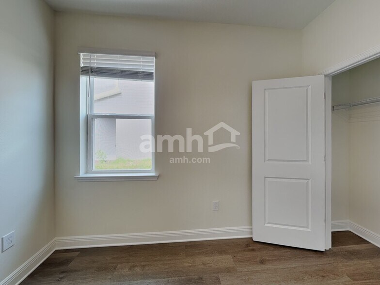 Building Photo - 1768 Meadowgrove Ave
