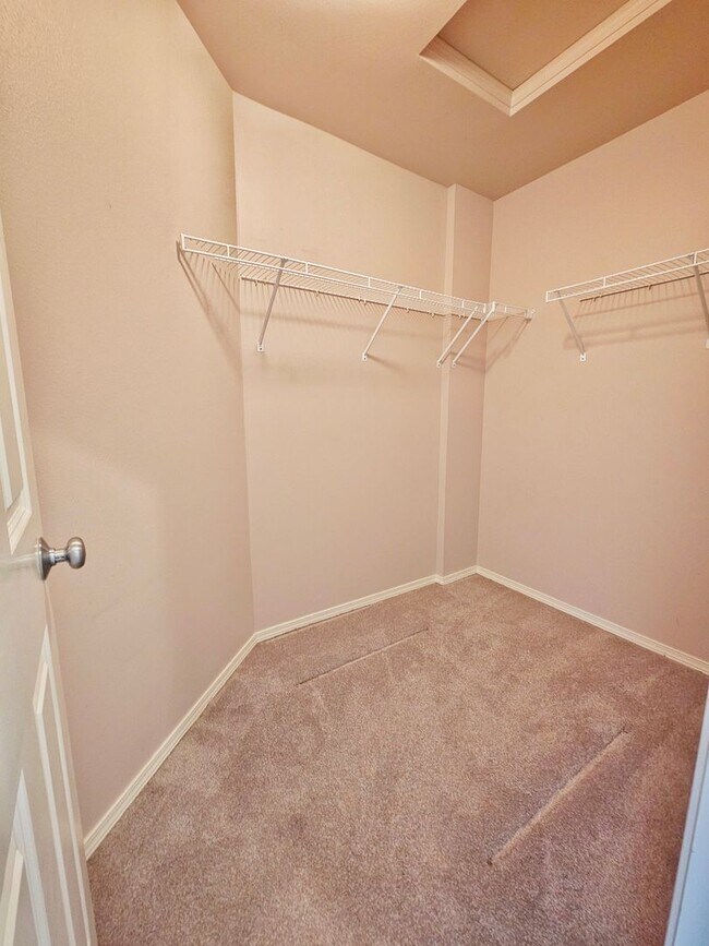 Building Photo - Charming 3 Bed 2.5 Bath 2 Story Home in Beautiful Lakeland, Auburn