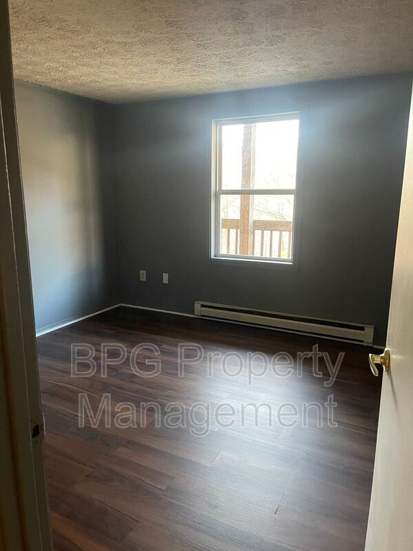 Building Photo - 123 Circle Dr