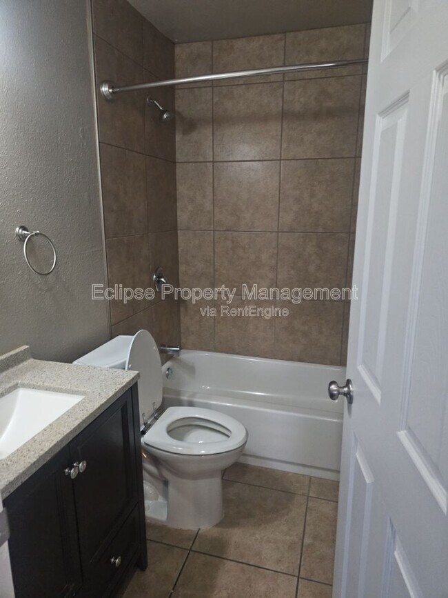 Building Photo - 512 Bell Ct