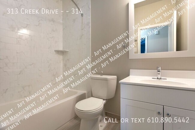 Building Photo - 313 Creek Dr