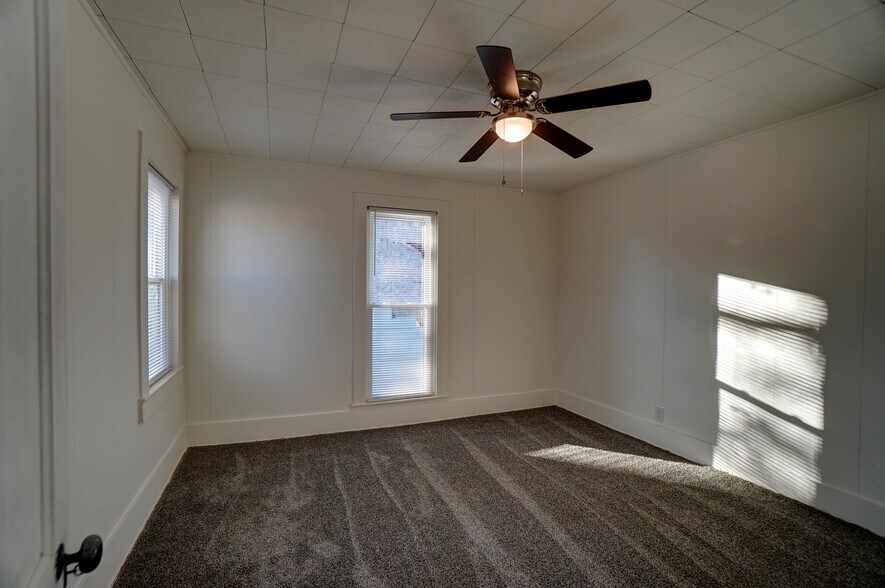 Building Photo - 1117 W High St