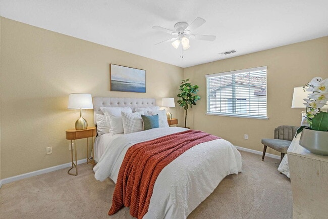 Building Photo - Corner Unit Condo with Vineyard Views – 2 Bed, 2 Bath – Quiet, Private, and Convenient!