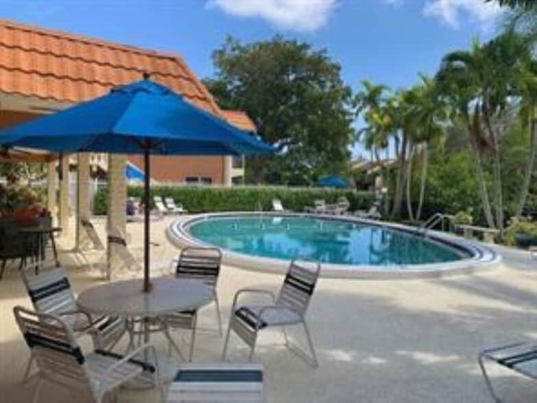 Building Photo - 119 NE 19th Ct