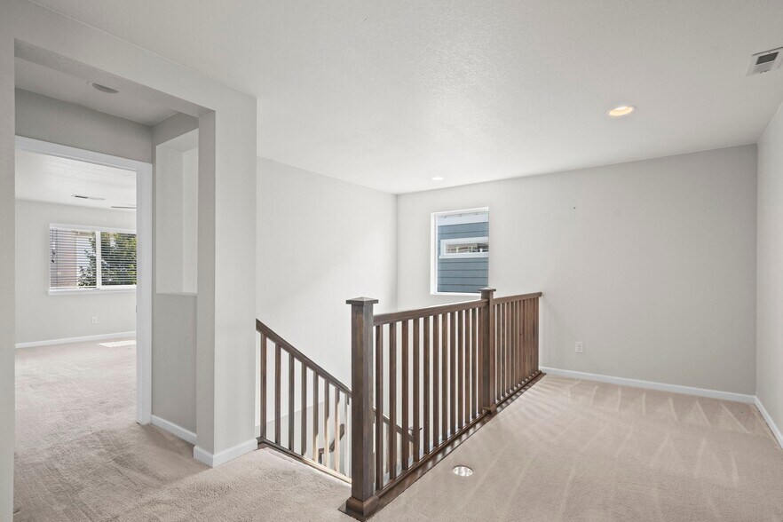Building Photo - 577 W 174th Ave
