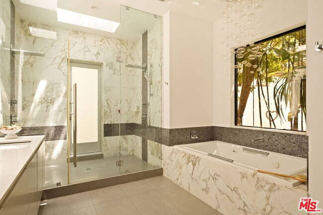 Building Photo - 1516 Forest Knoll Dr