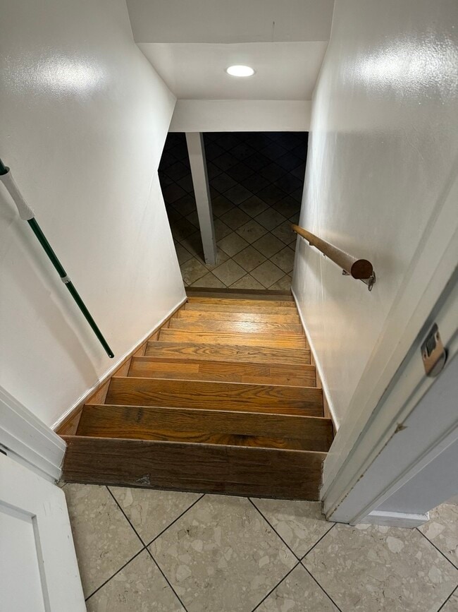 Building Photo - 7710 Kedvale Ave