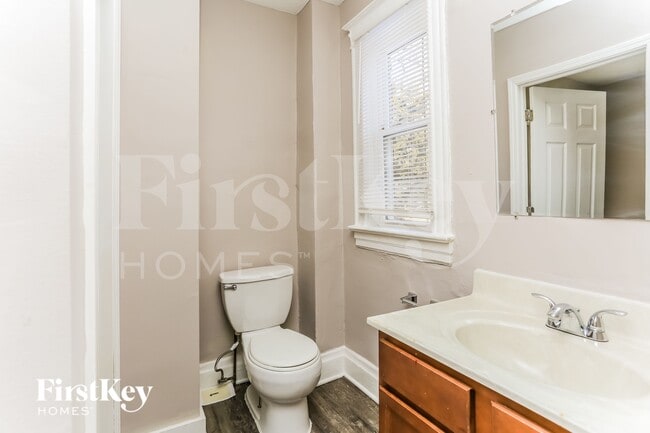 Building Photo - 202 S Park Ave