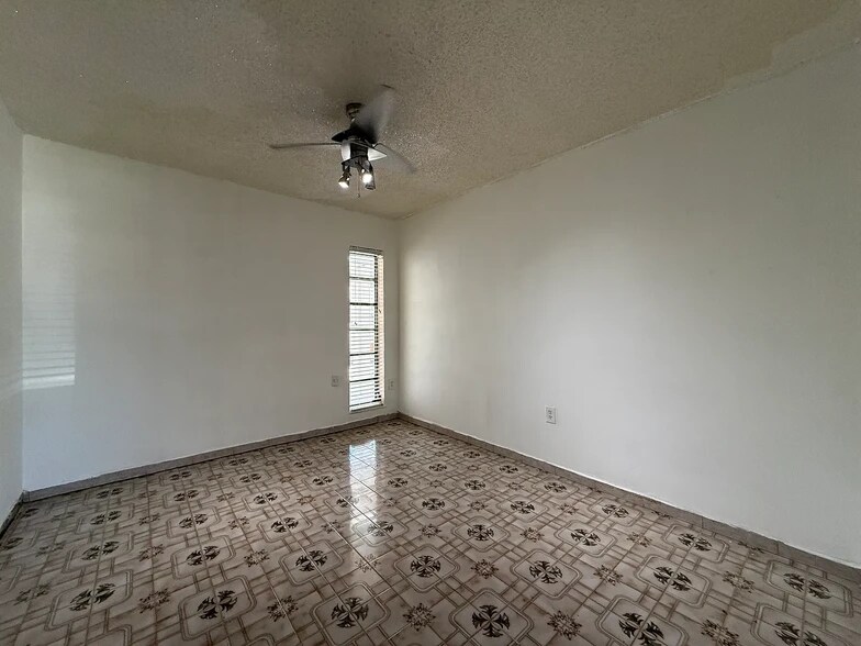 Building Photo - 1310 W 30th St