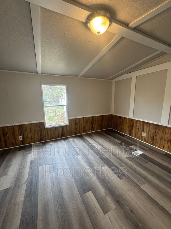 Building Photo - 1 Talmar Ln