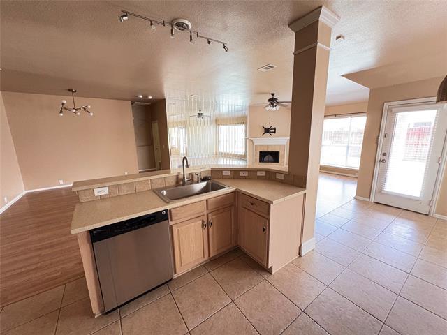 Building Photo - 10428 Jaybird Dr