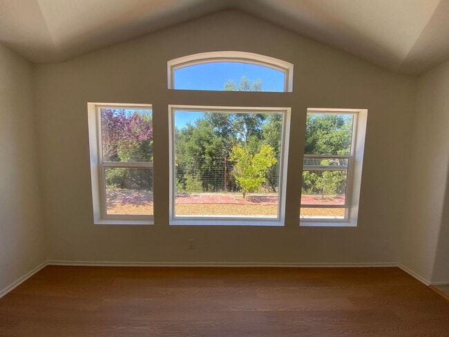 Building Photo - Panoramic Views - 46 West - Hilltop Property