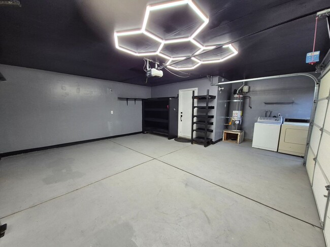 Building Photo - Great 3 Bedroom 2 Bath in Antelope