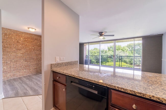 Building Photo - 6020 Oakwood Dr
