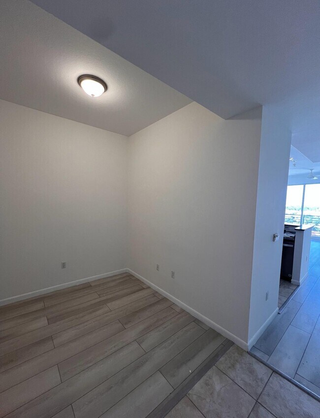 Building Photo - 1551 N Flagler Dr