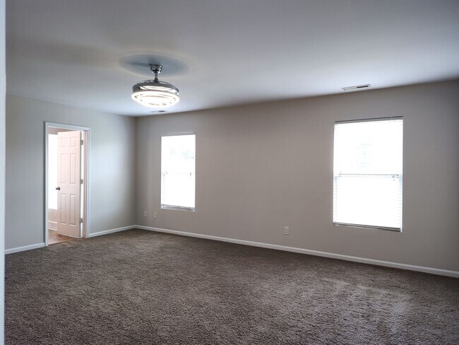 Building Photo - Pristine home located in the Woodbury comm...