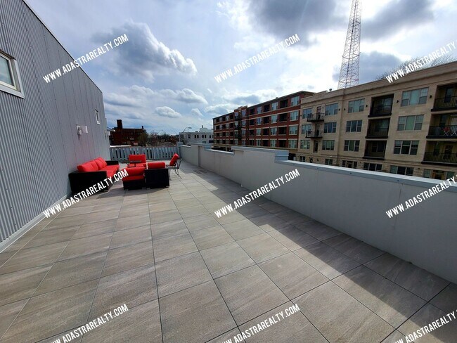 Building Photo - 3001 Gillham Rd