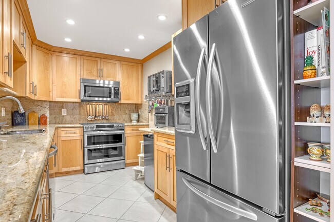 Building Photo - 3450 S Ocean Blvd