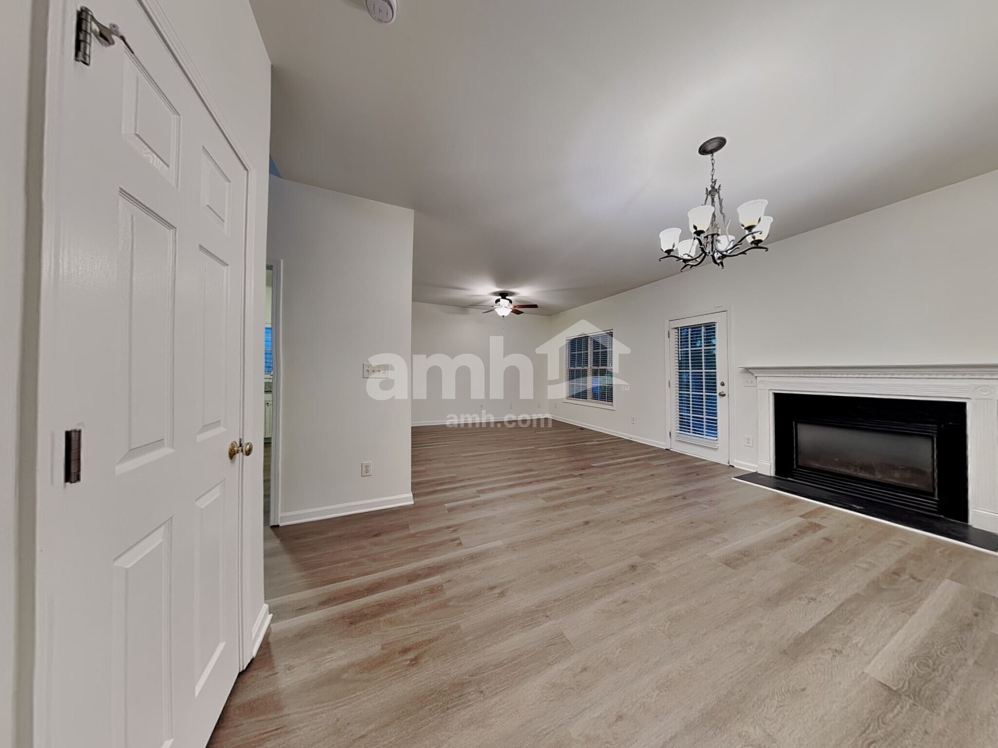 Building Photo - 2601 Trailwood Hills Dr