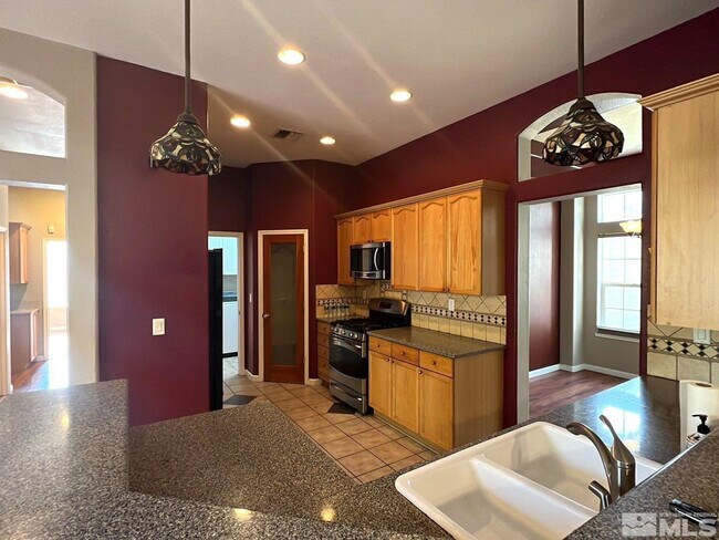Building Photo - 3340 Sansol Ct