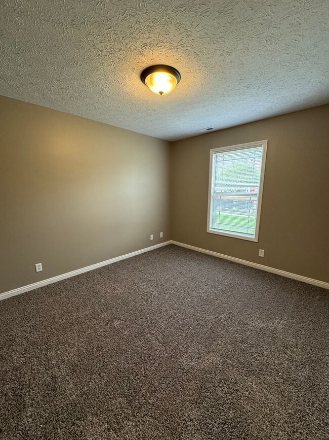 Building Photo - 3 Bedroom Single Family Home Available in ...