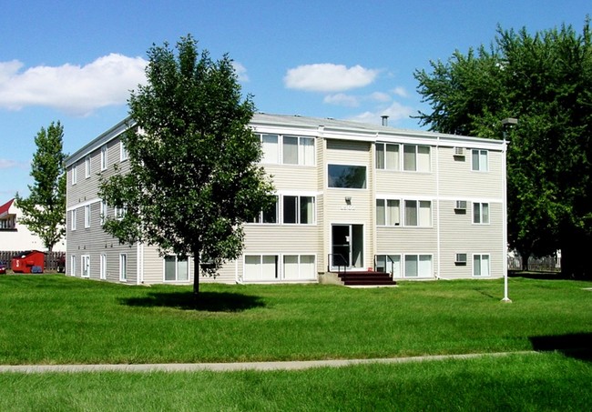 Primary Photo - Meadowland Apartments