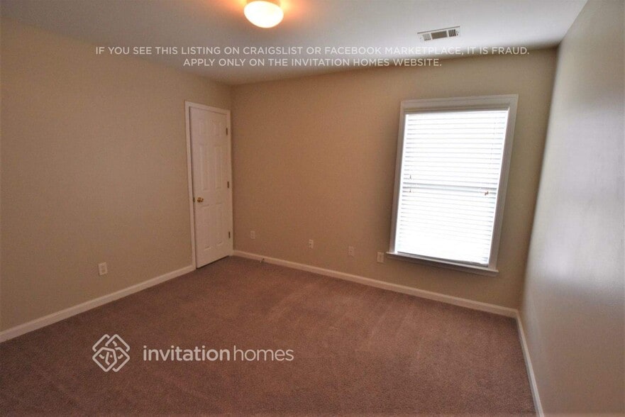 Building Photo - 7376 Blue Jay Way