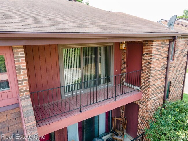 Building Photo - 23788 Village-House Dr N